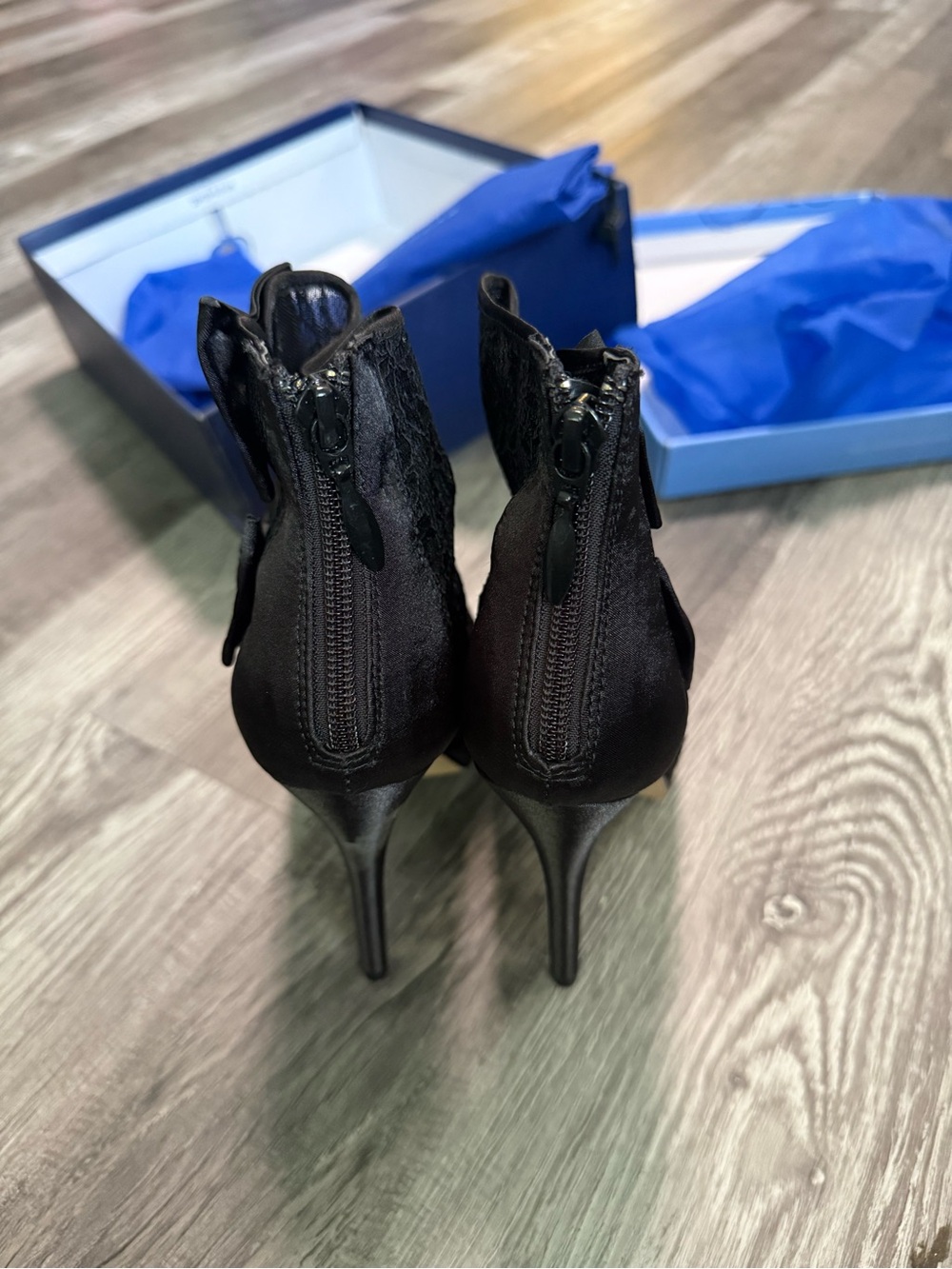 Black Lace Peep-Toe Bow Platform Ankle Booties size 6 - Picture 6 of 9
